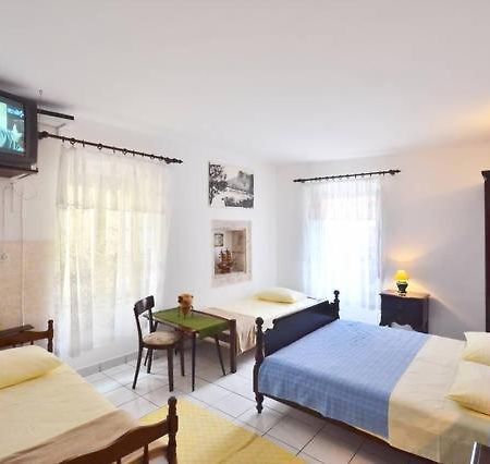 Omis Center Vila Luaran gambar