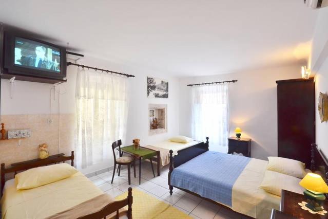 Omis Center Vila Luaran gambar