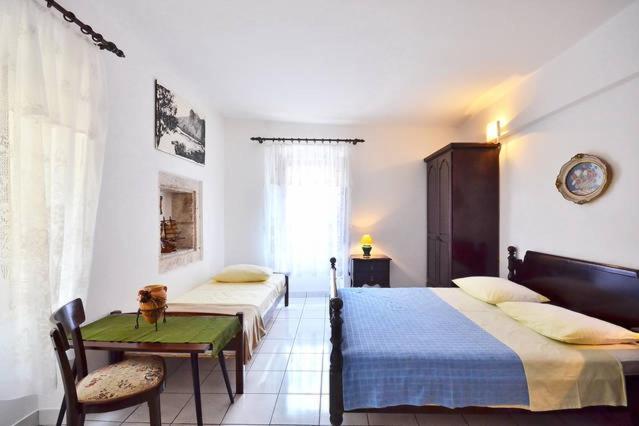 Omis Center Vila Luaran gambar