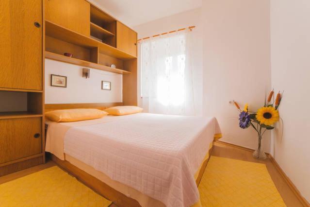 Omis Center Vila Luaran gambar