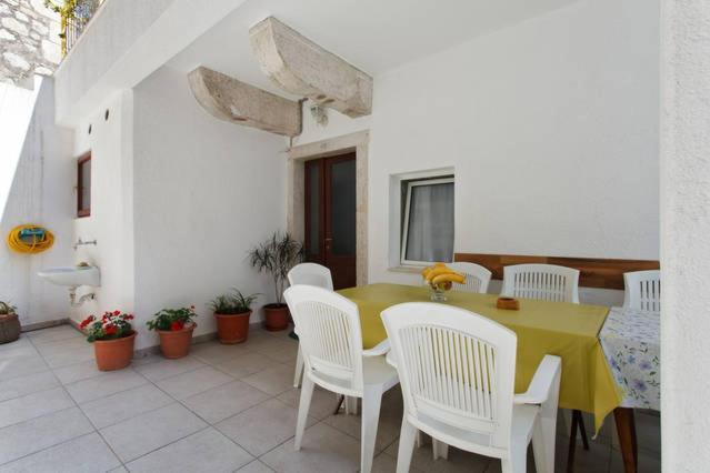 Omis Center Vila Luaran gambar