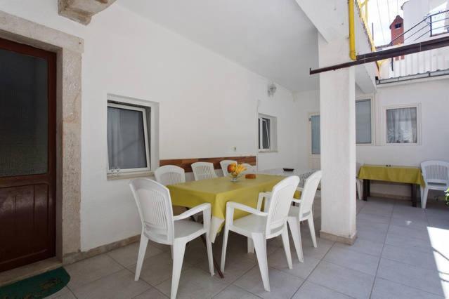 Omis Center Vila Luaran gambar