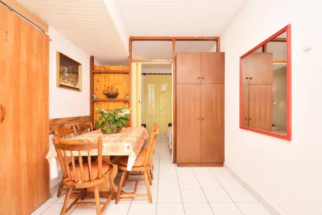 Omis Center Vila Luaran gambar